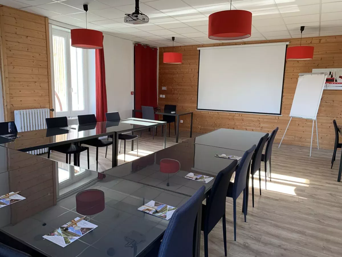 Salle de réunion en U