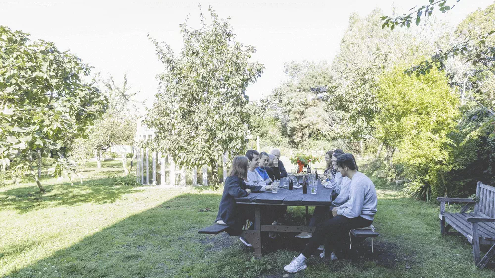 Petit déjeuner dans le jardin