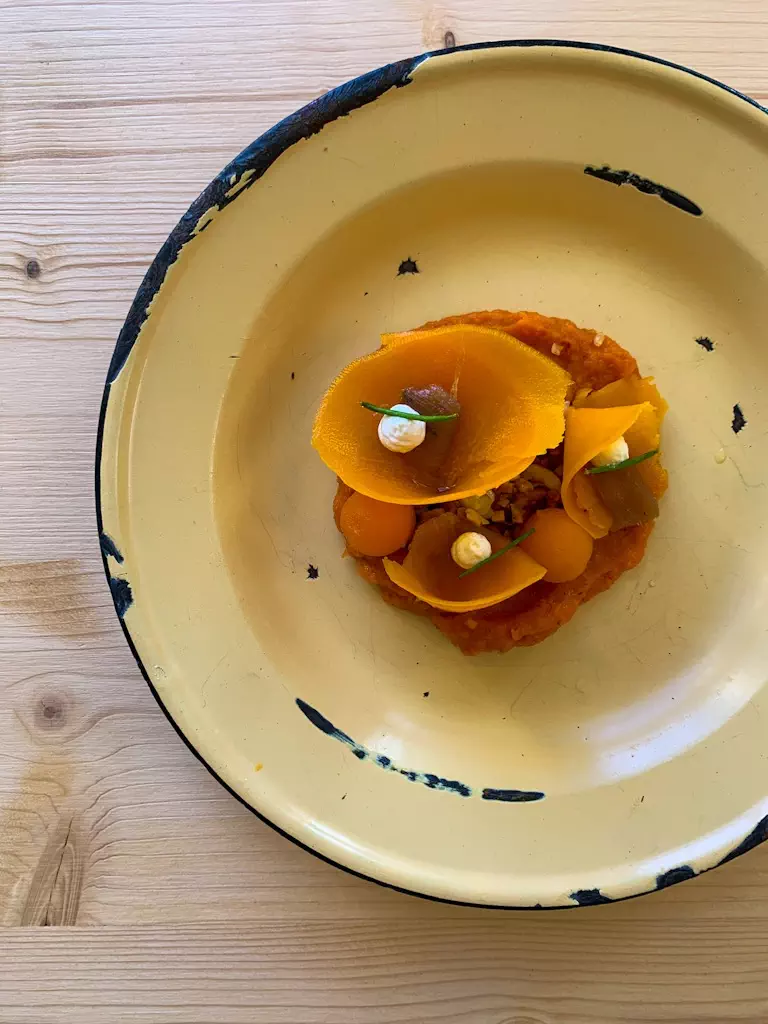 Trio de carottes, riz rond de Camargue, siphon chèvre
