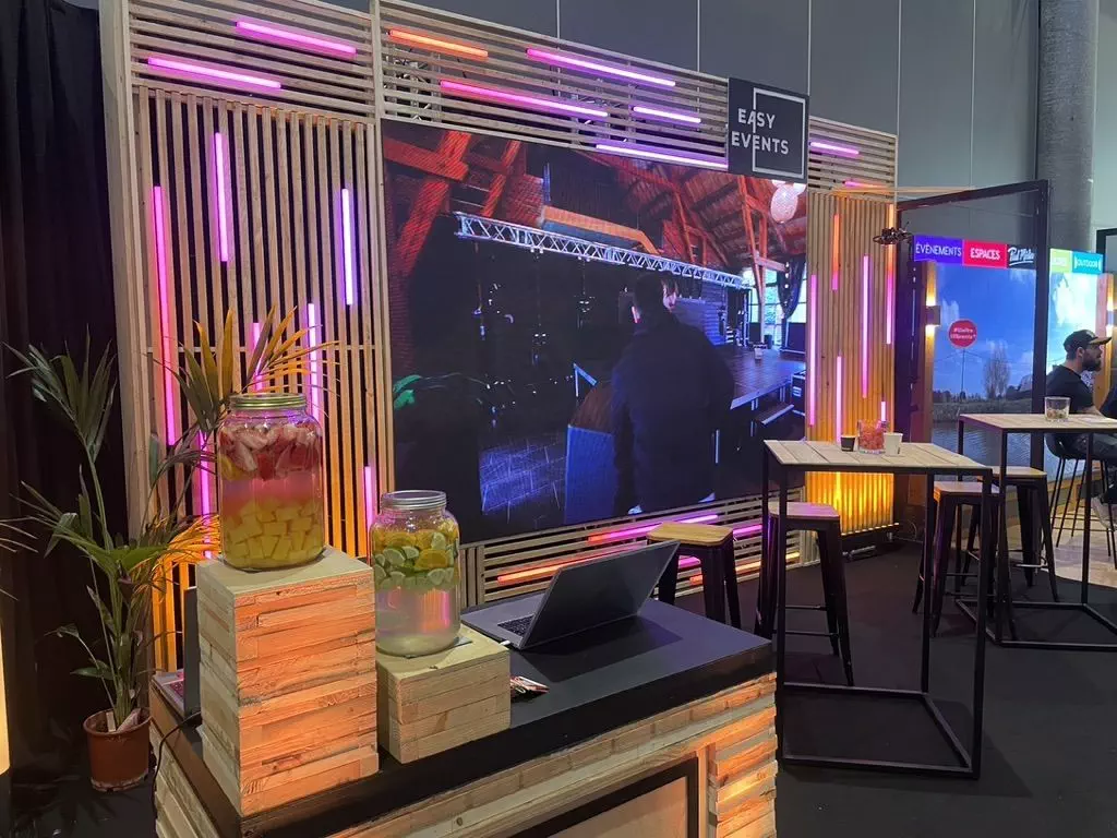 Habillage en bois stand professionnel