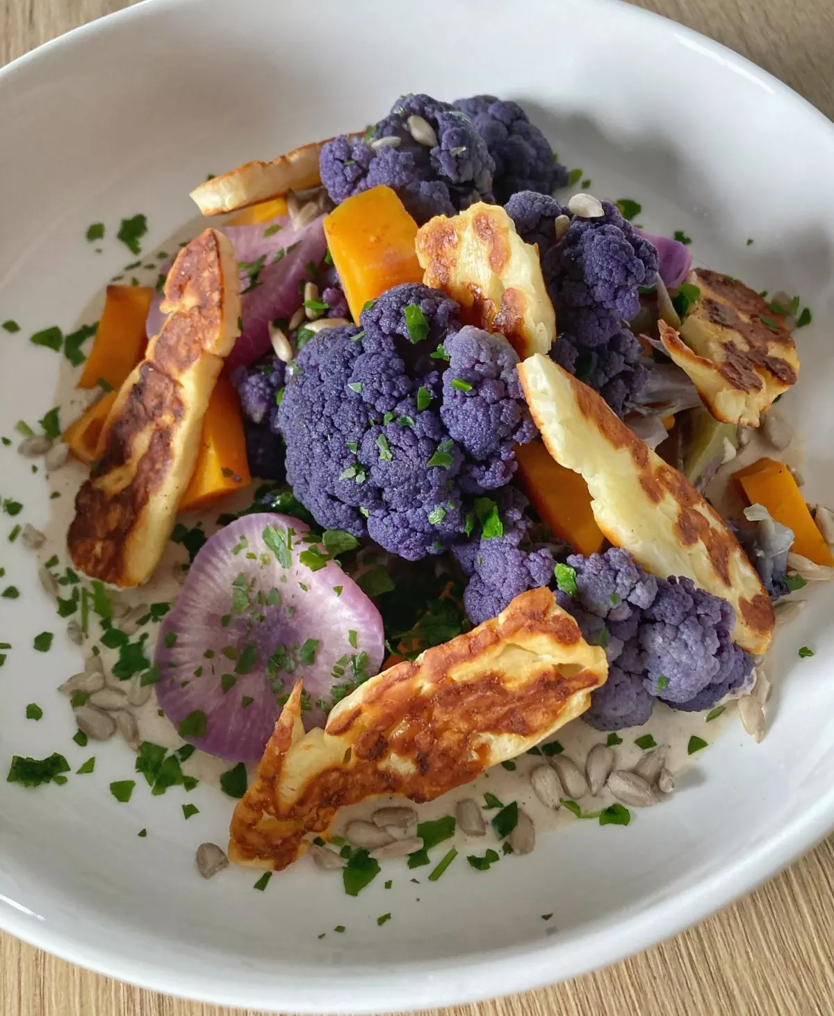 Assiette colorée d'automne