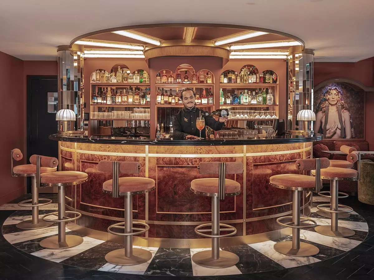 Bar