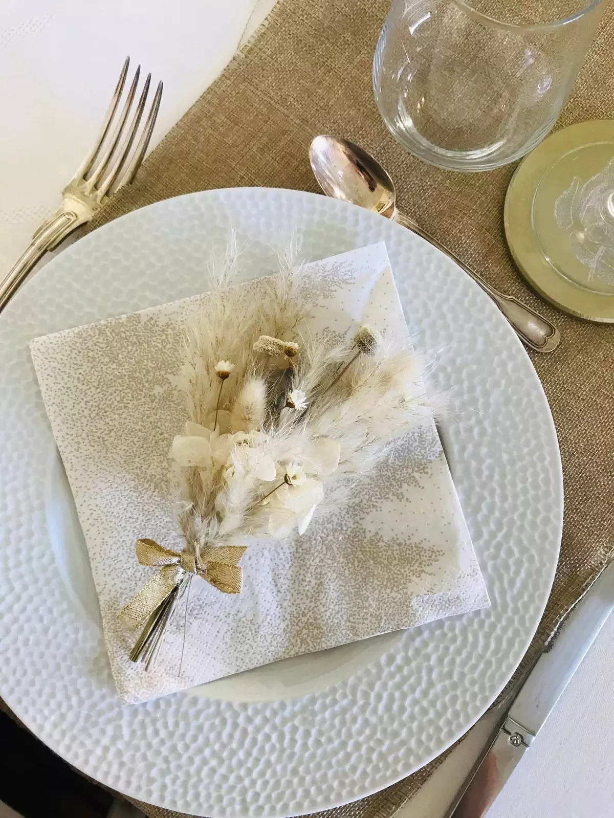 Bouquet de fleurs séchées pour serviette d'invité