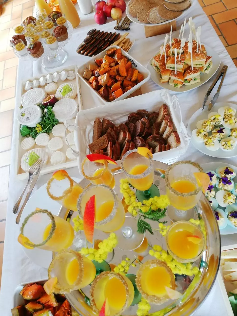 Brunch ensoleillé sous les couleurs du mimosa