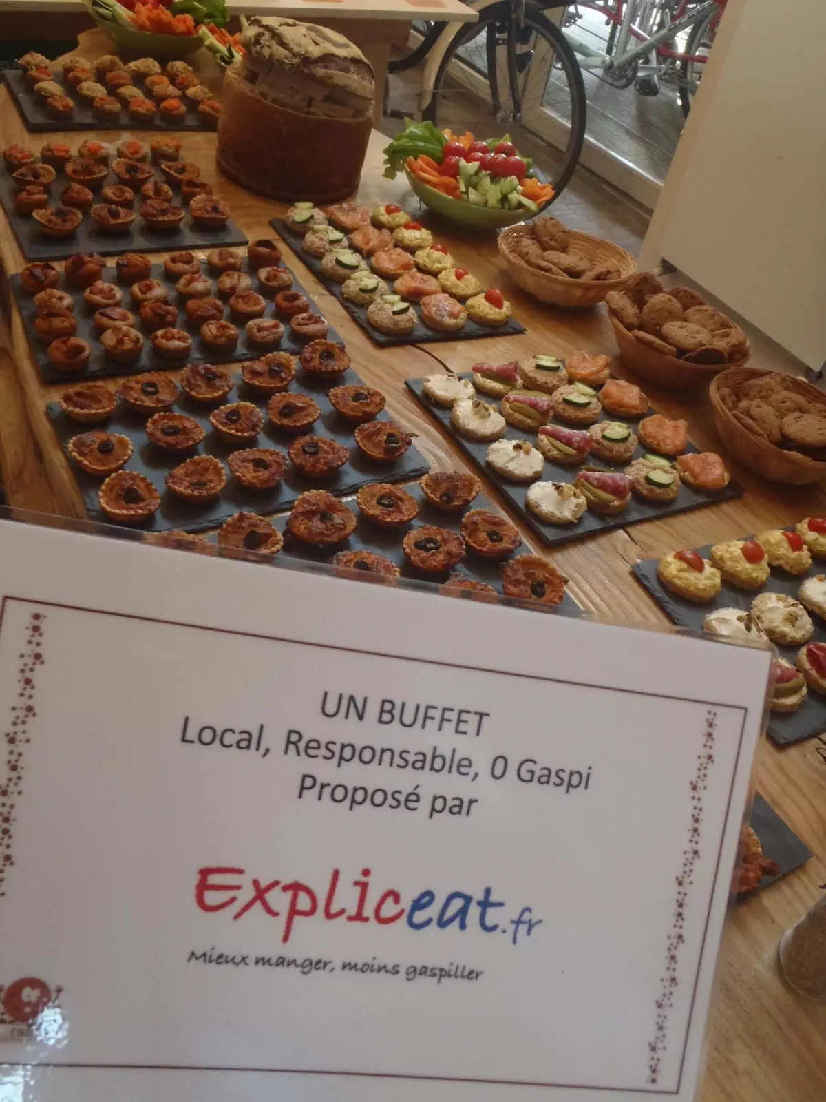 Buffet Expliceat cocktail.jpg