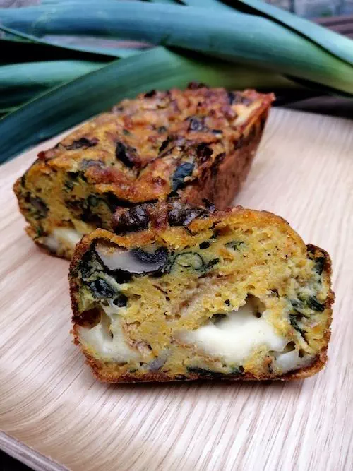 Cake poireau, raclette & champignon