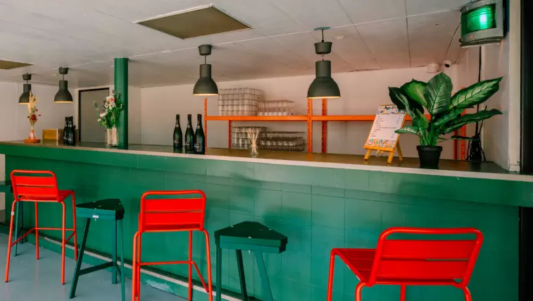 bar