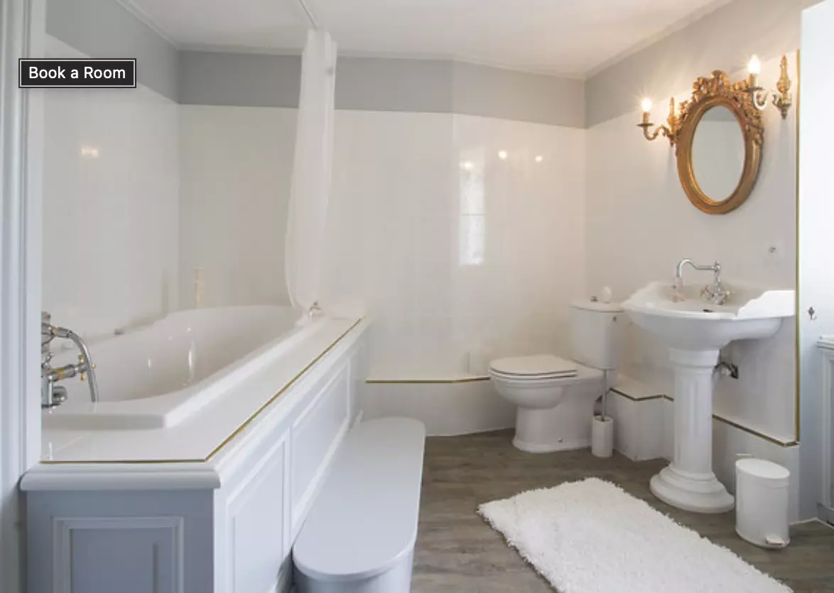 Salle de bain de la tour ronde