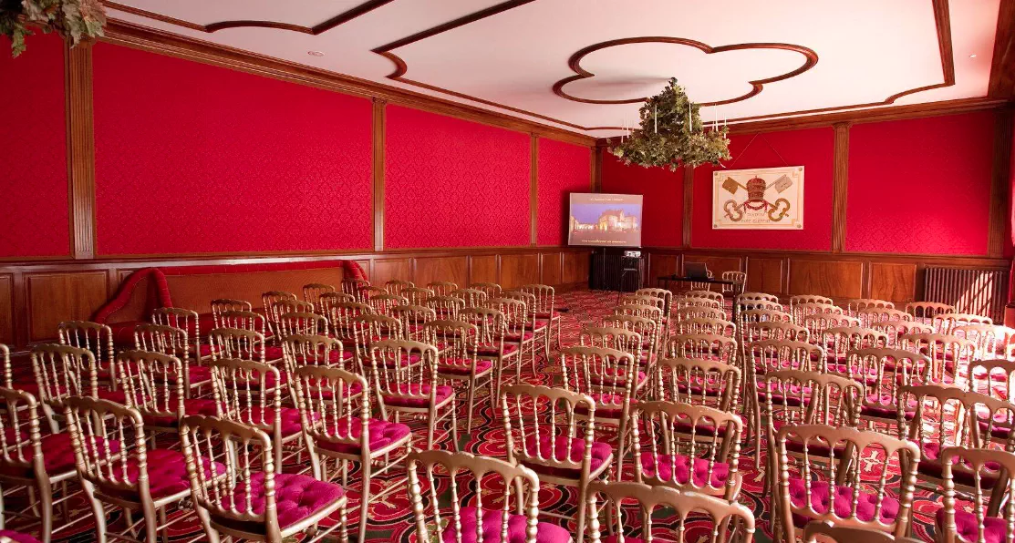 Salle de 200m² en format conférence