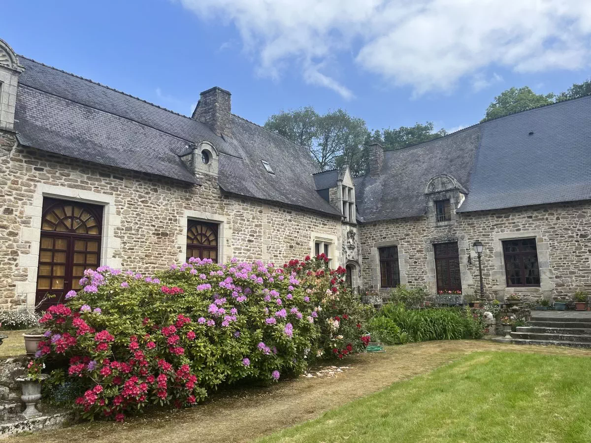 Angle cour historique