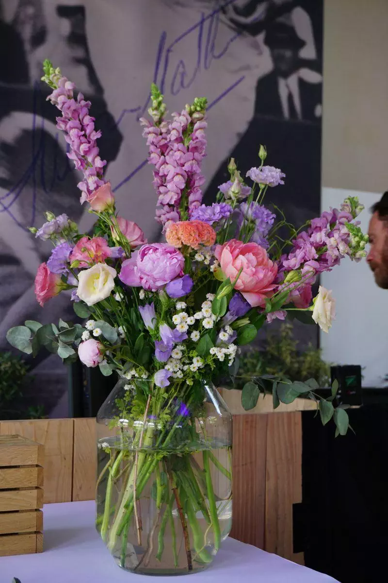 Motif de buffet écoresponsable dans les tons roses