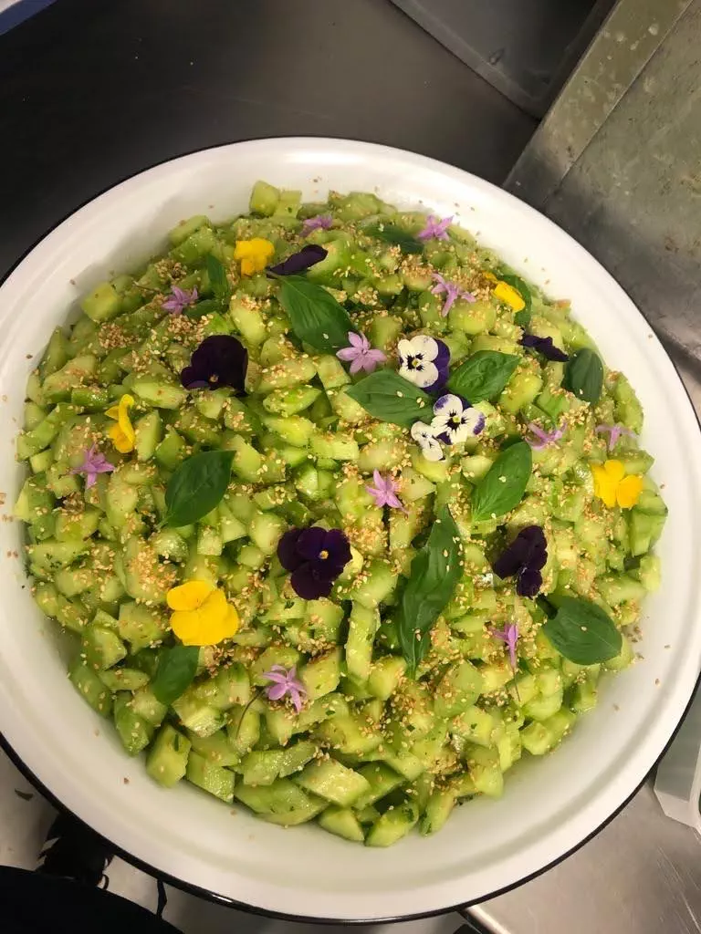 Salade de pate pesto, mozza et tomate sèche
