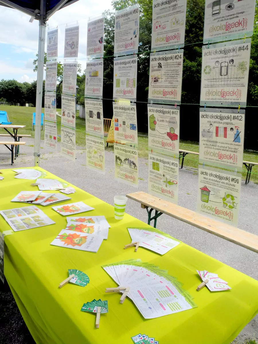 Expo-exposition-actes-Ekolo[geek]-sensibilisation-écogestes-stand.jpg
