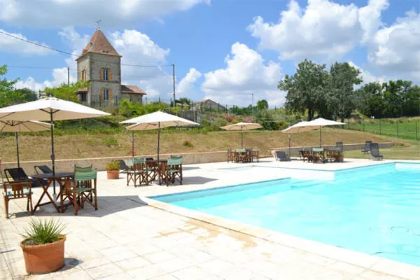 gite-cheval-blanc-piscine.jpg