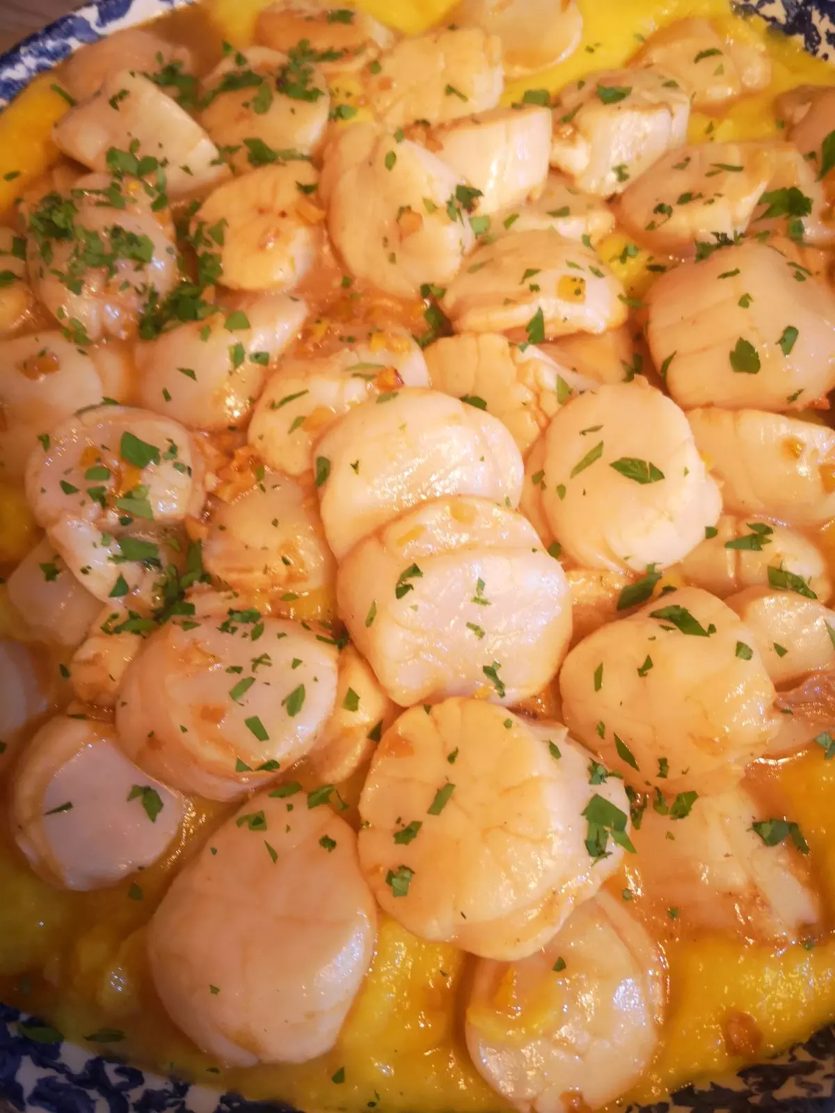 Coquilles saint jacques, purée de topinambourg ausafran