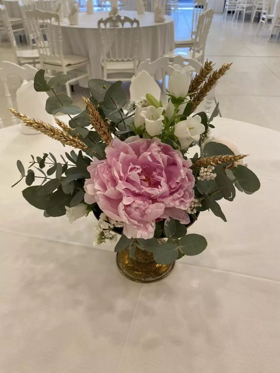Centre de table classique écoresponsable dans les tons roses
