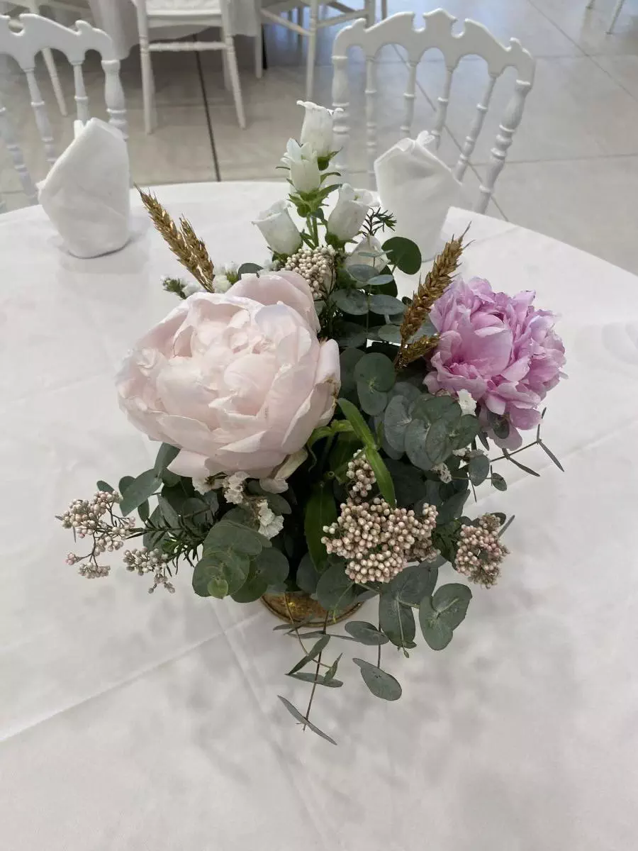 Centre de table classique écoresponsable dans les tons roses