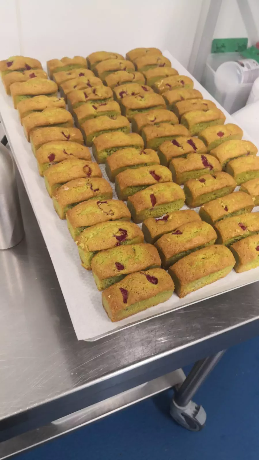 Cake framboise/ pistache.