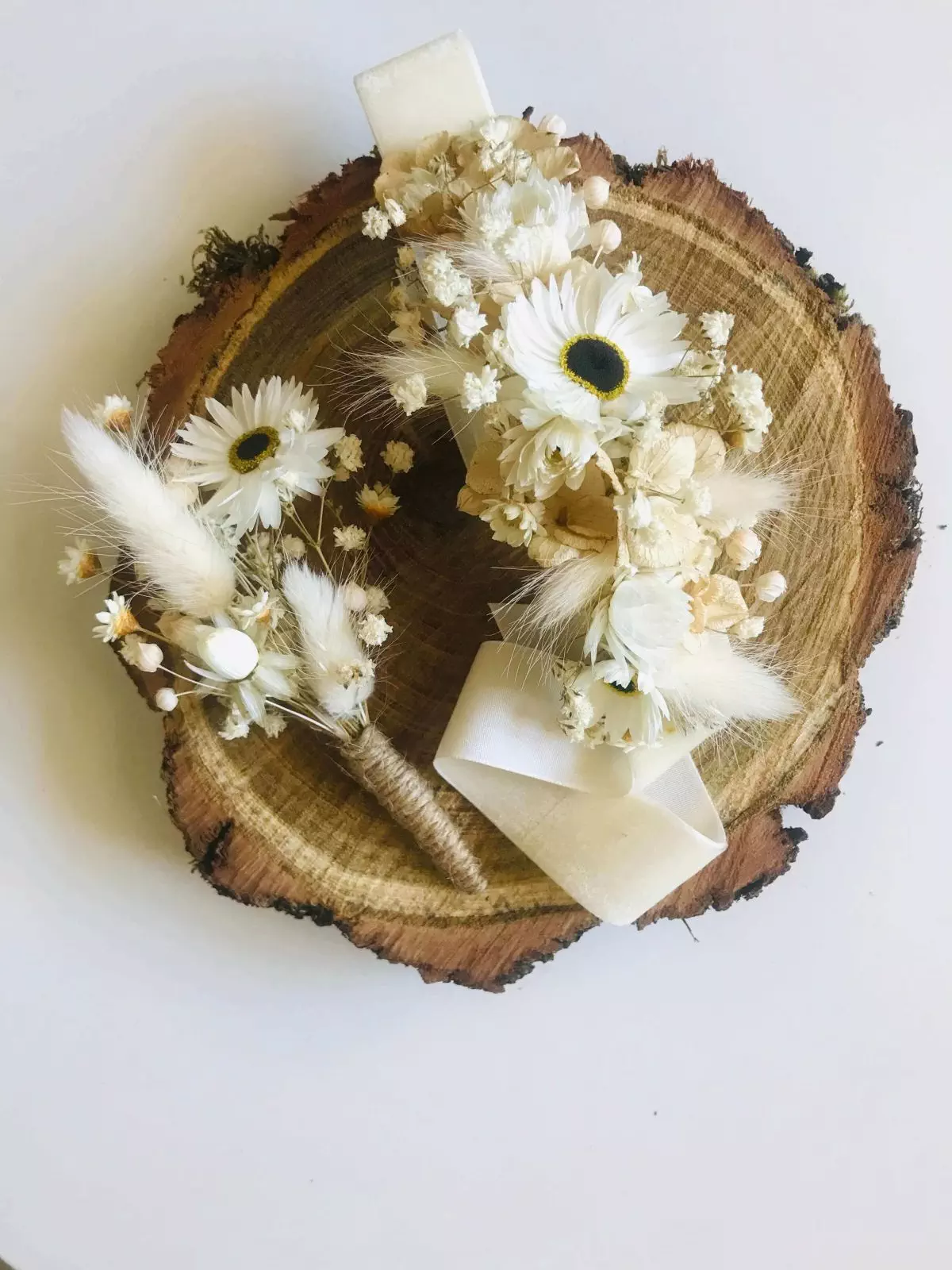 Bracelet et boutonnière assortie