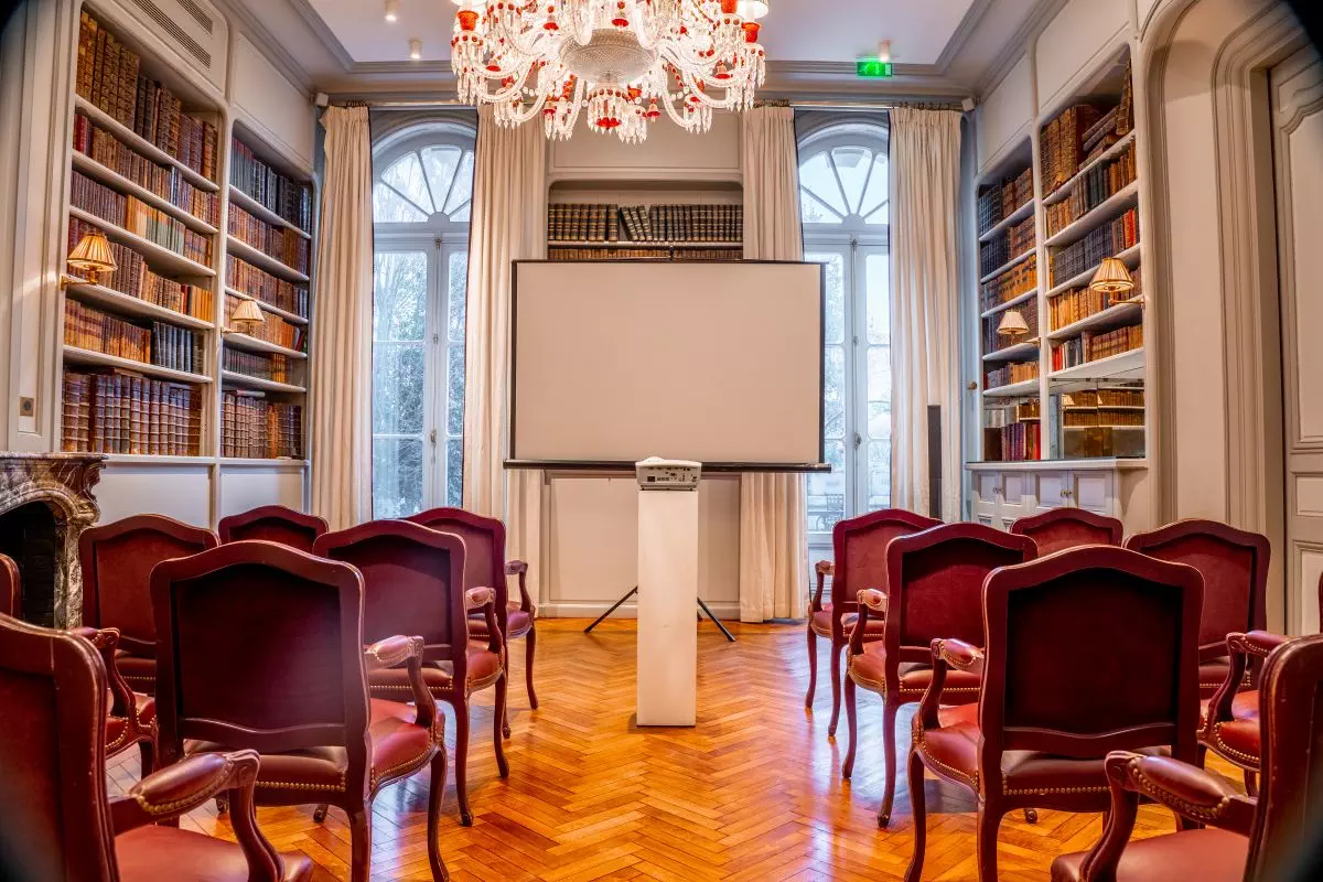Salon de la bibliothèque - Format théâtre