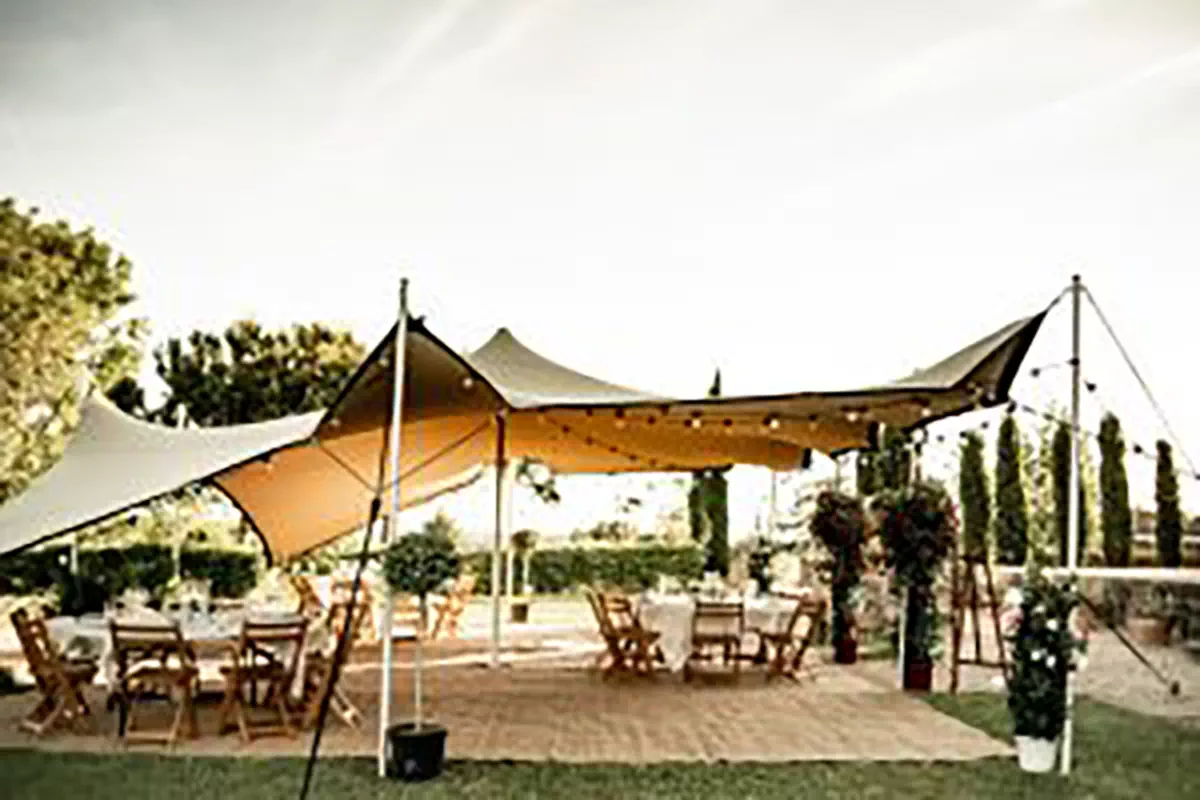 espace extérieur avec tente