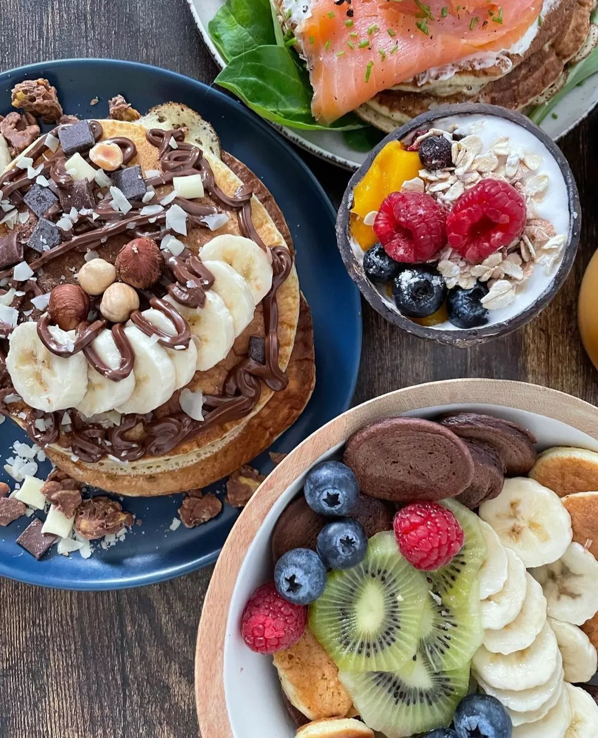 Pancakes et fruits de saison