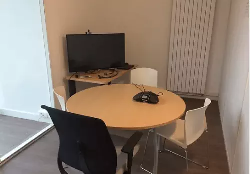 Petite salle de réunion 10m²
