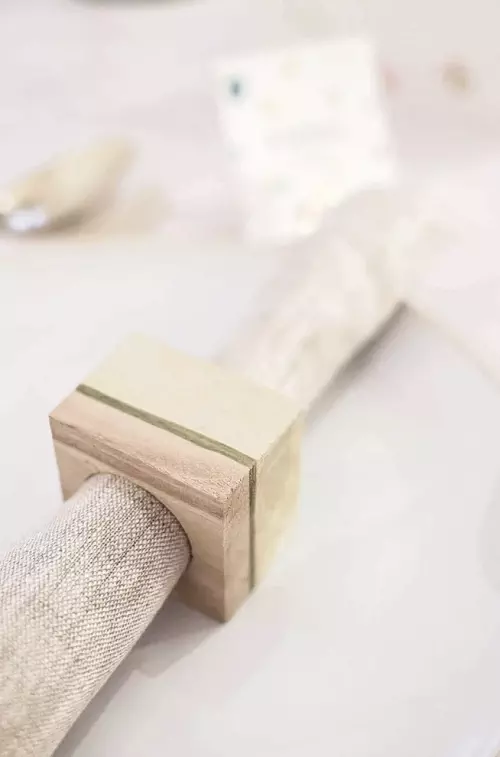 Rond de serviette en bois : cadeau invité mariage