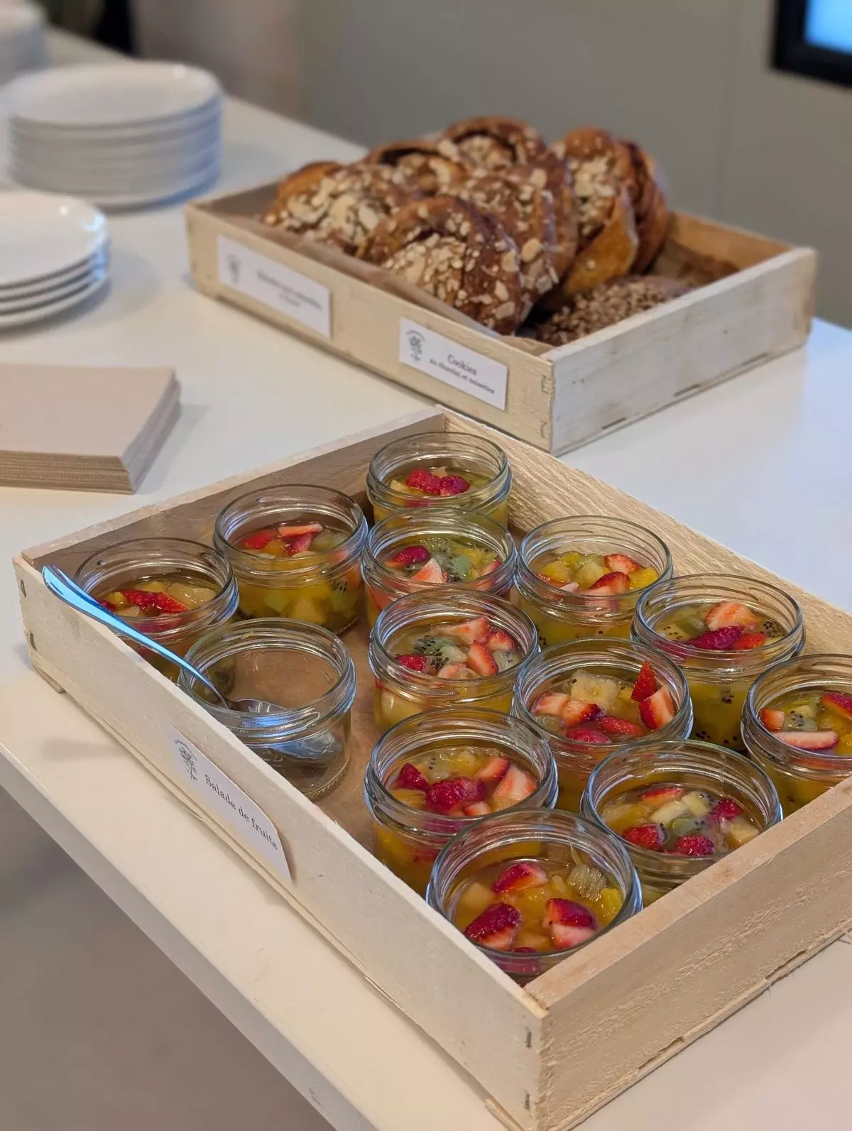 Cagettes petit déjeuner avec salades de fruits