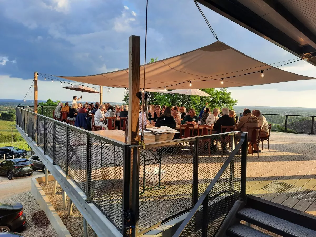 Terrasse privatisée pour un dîner face au coucher de soleil