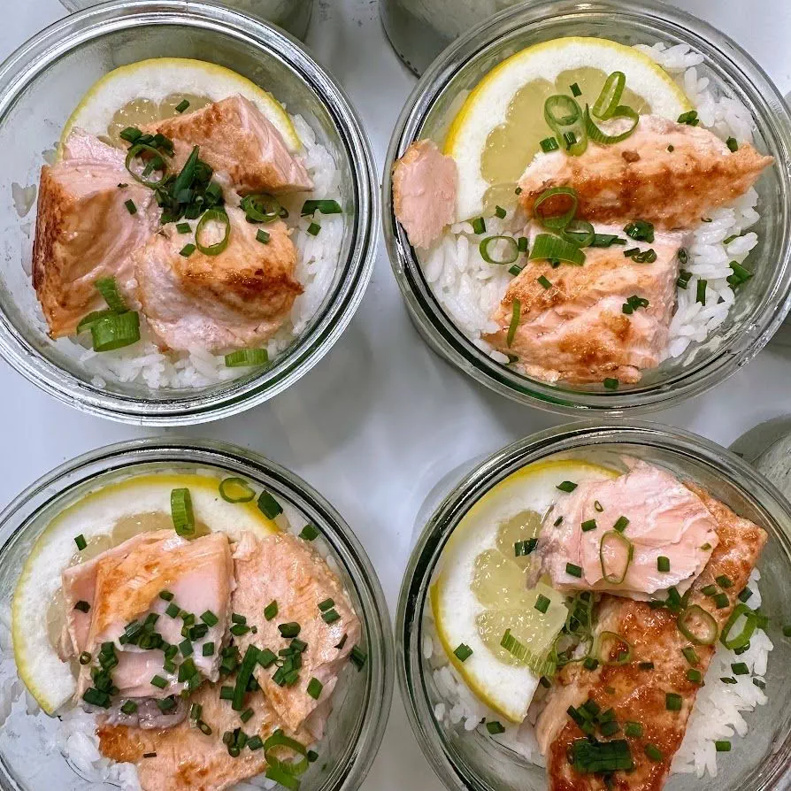 Riz aux saumons et aux épinards en bocal