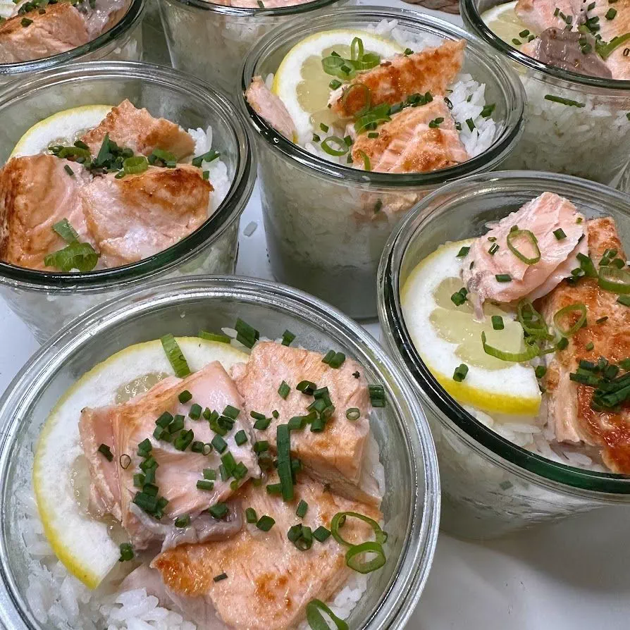 Riz aux saumons et aux épinards en bocal