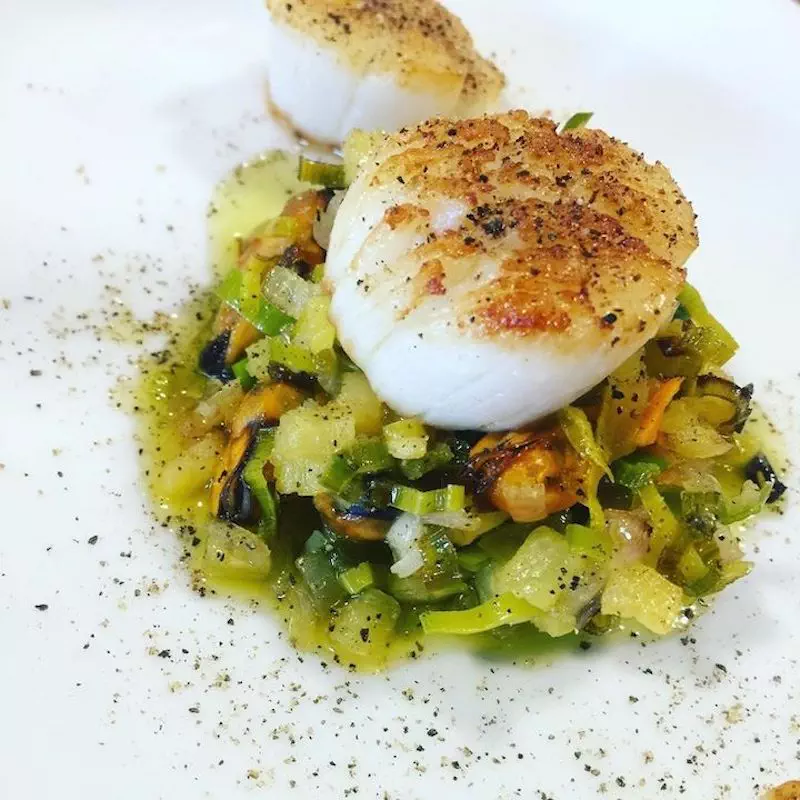 Saint-Jacques et Poireaux, Emulsion crémée au Beurre de Vanille de Madagascar.JPG