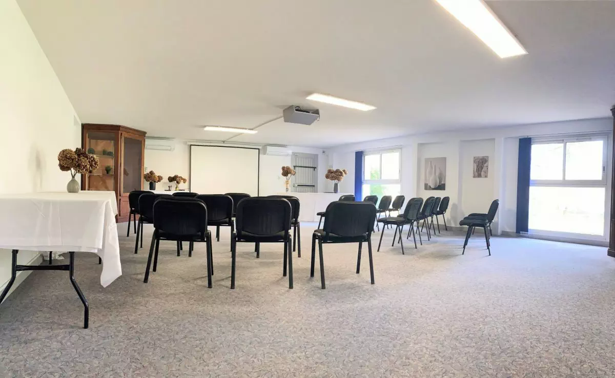 Salle de 80 m²