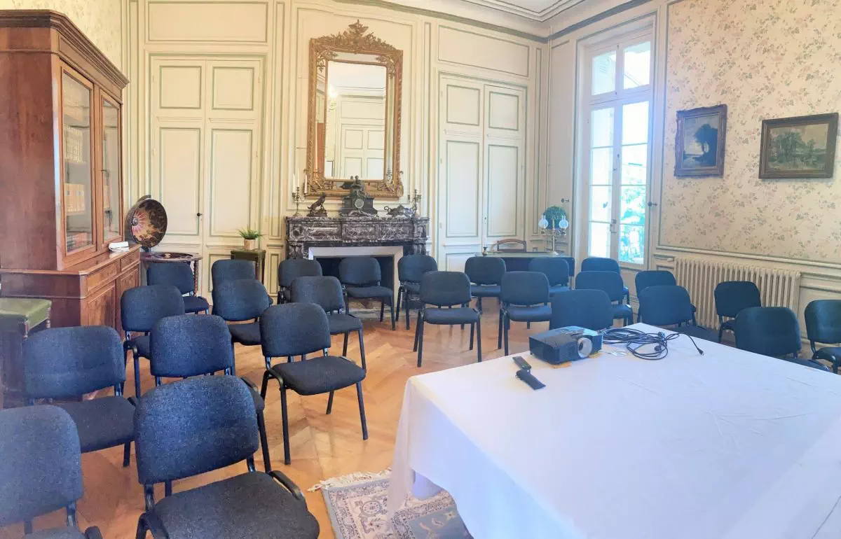 Salle authentique de 60 m²