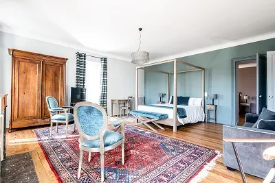 Hébergement au château en option