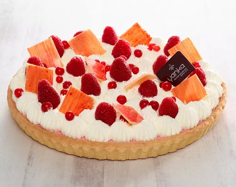 La Tarte framboise craquante - Pâte sablée pur beurre, croustillant chocolat blanc & onctueux framboises.
