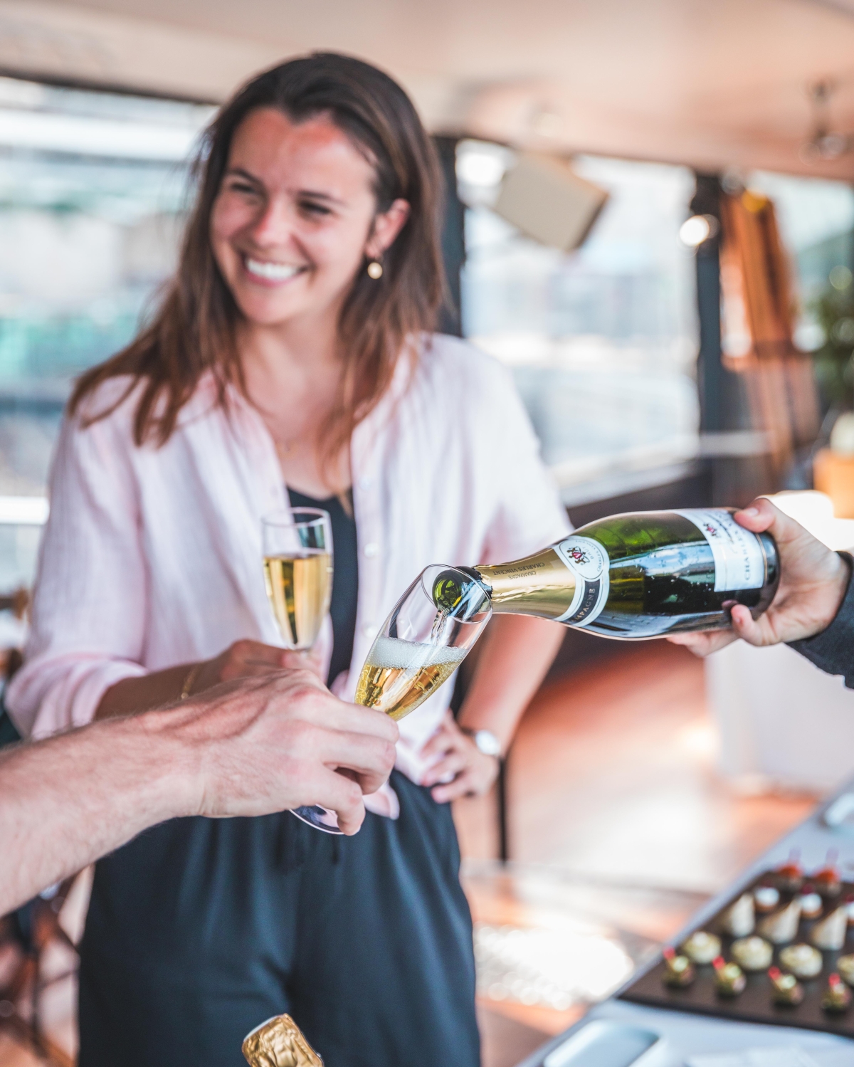 Champagne convives