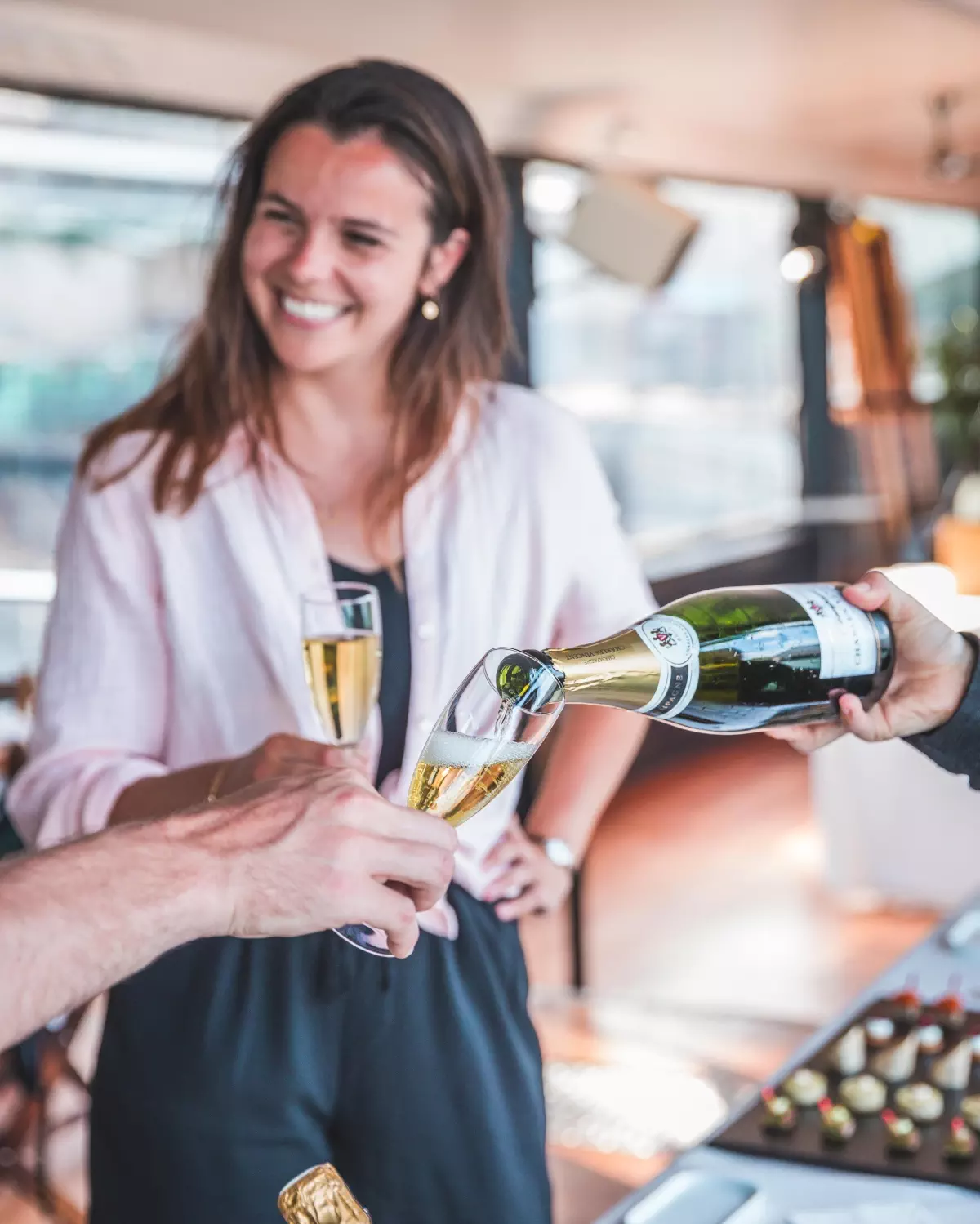 Champagne convives