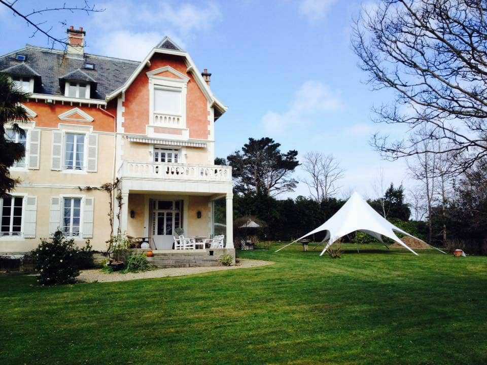 Domaine de Bassilour et tente de réception