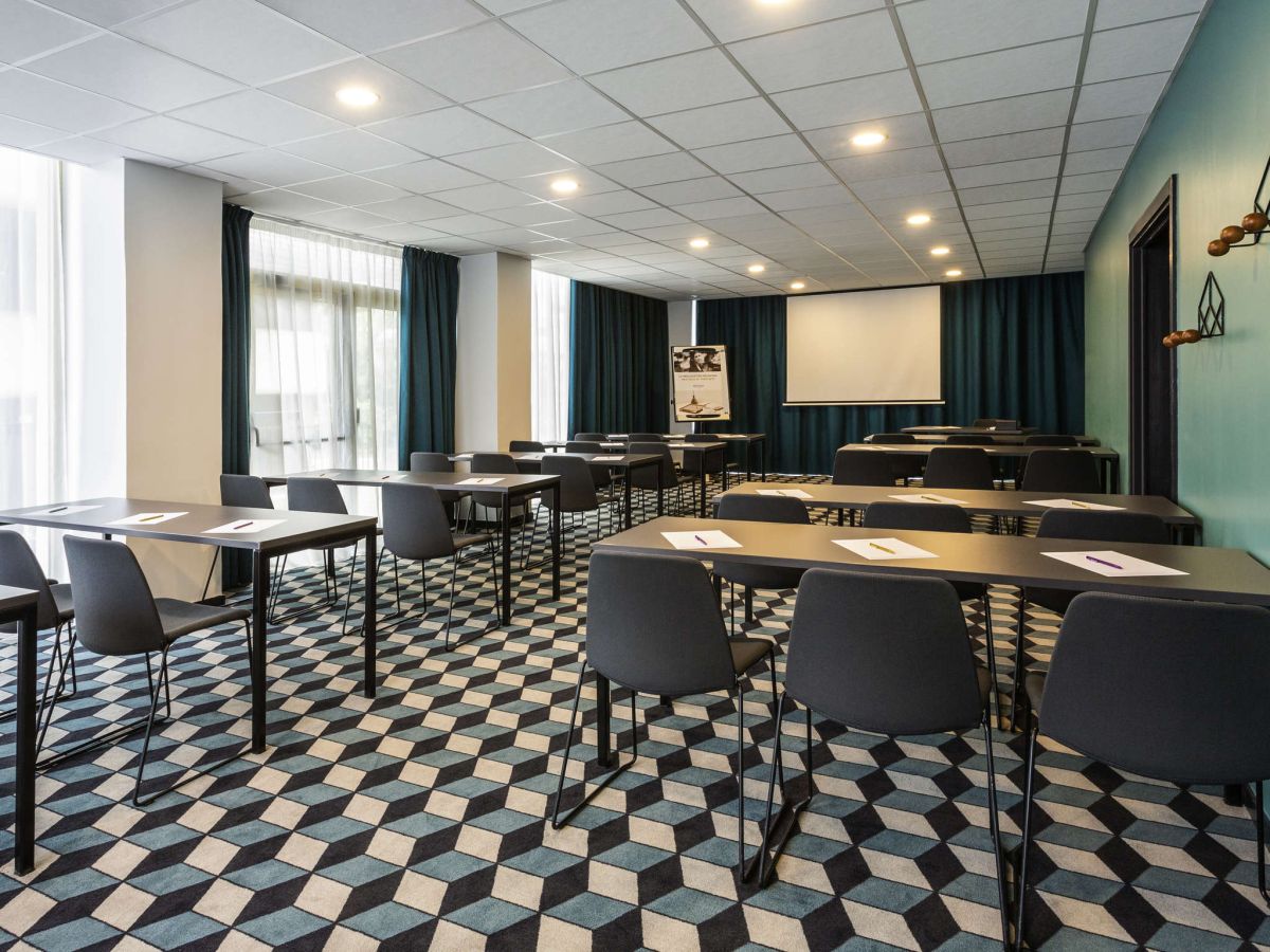 Salle de réunion au format classe