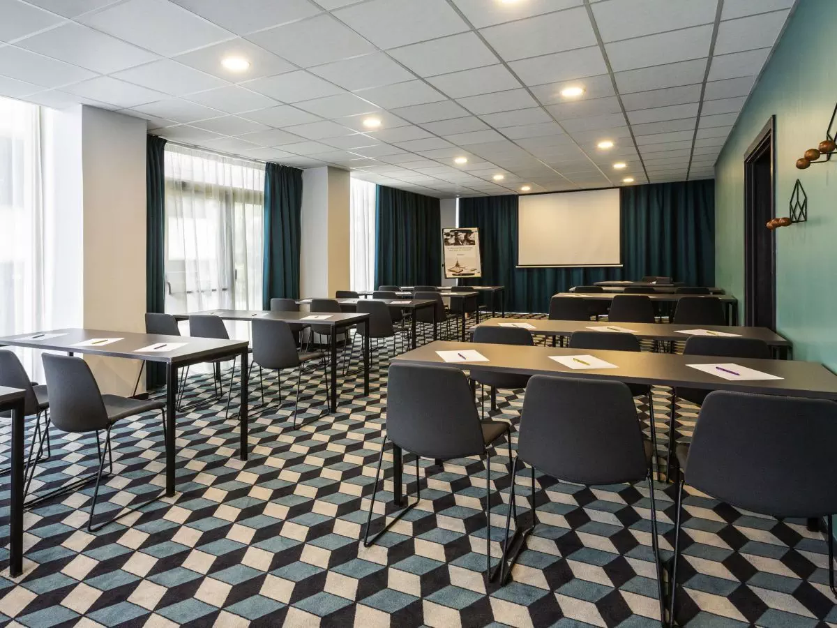 Salle de réunion au format classe