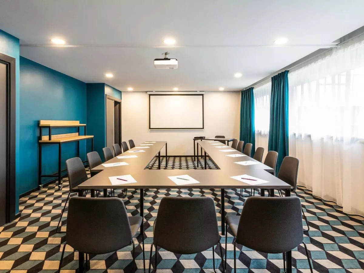 Salle de réunion au format U
