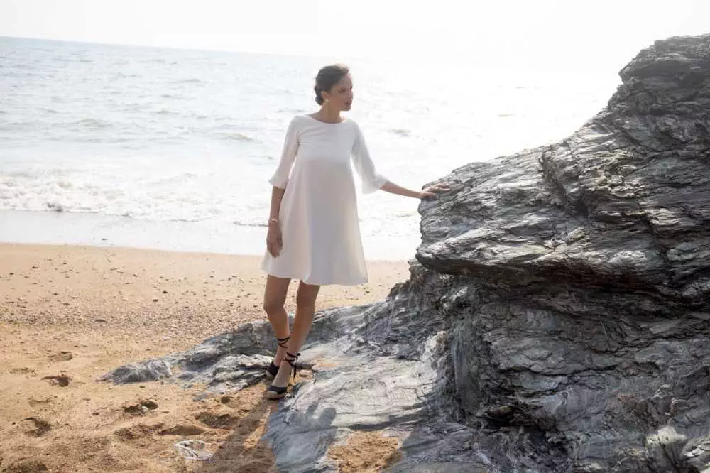 Robe de mariée civile trapèze col bateau manche avec volants plumetis