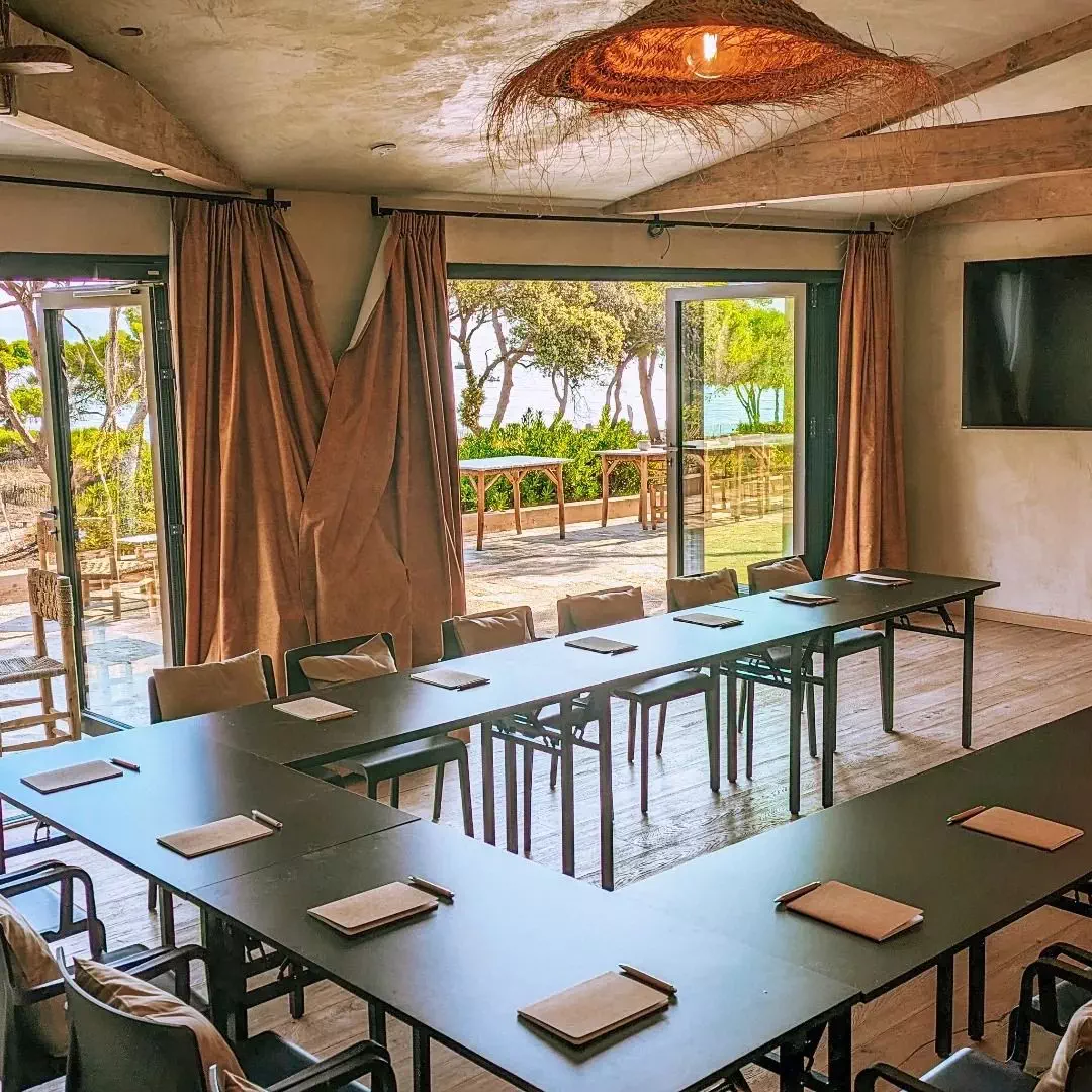 Salle de réunion équipée