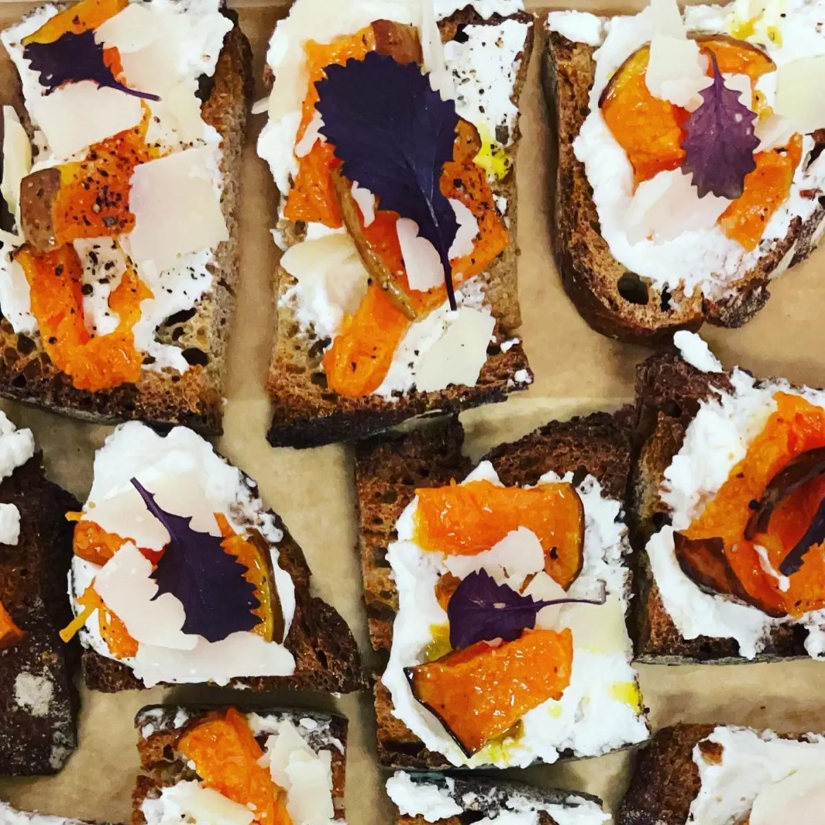 Bruschetta ricotta, potimarron & parmesan