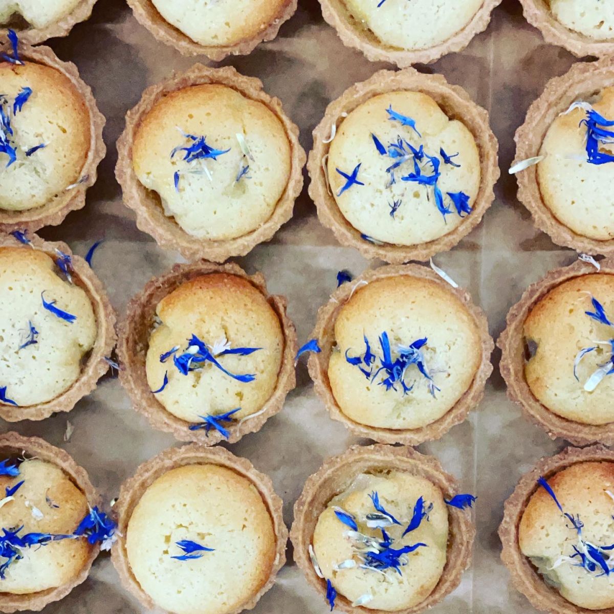 Tartelette poires, amande & bleuet
