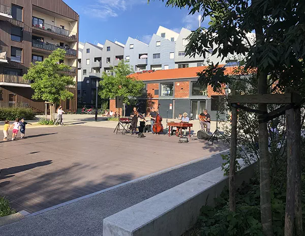 Vue sur l'Artichaut-Place Pierre Cétois