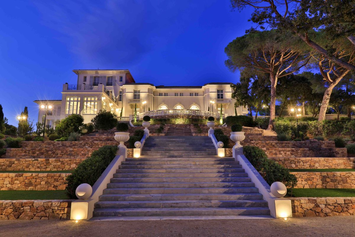 Le domaine vu de nuit