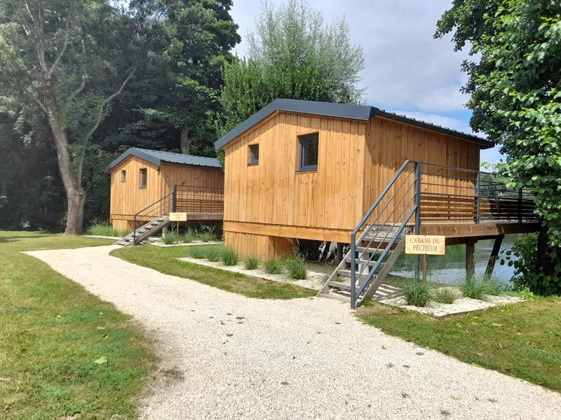 Cabane au bord de l'eau